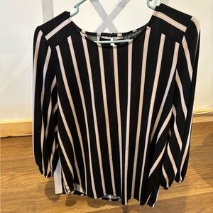 Stripped 3/4 sleeve light shirt